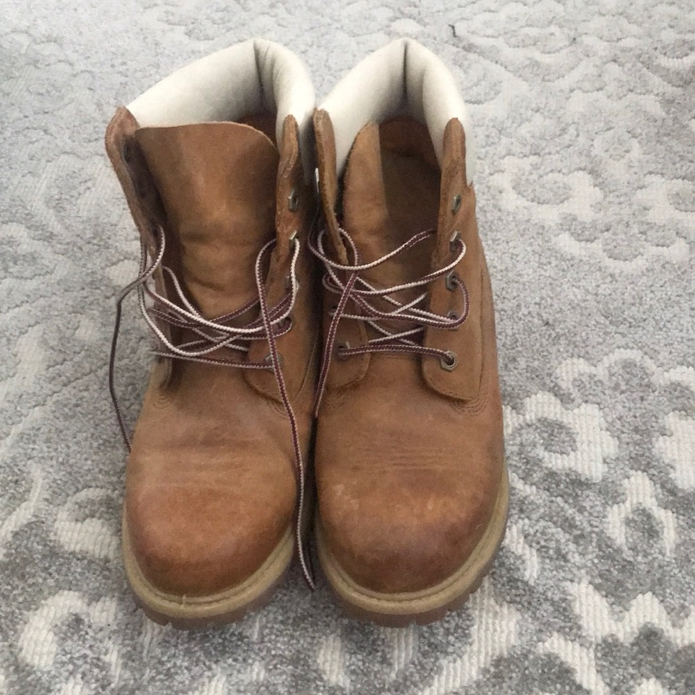 Leather tan and white women Timberland boots